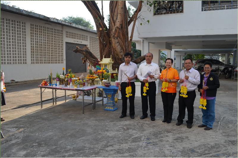 ภาพถ่าย ใช้ปุ่มลูกศร ซ้าย หรือ ขวา เลื่อนภาพถ่าย หรือปุ่มสามเหลี่ยมฉายภาพอัตโนมัติ  ถ้าต้องการบันทึกภาพ ใช้เมาส์คลิกขวาเลือกหัวข้อ  เป็นรูปภาพเป็น.. หรือ save as.. แสดงเต็มจอภาพ กุดปุ่ม F11 