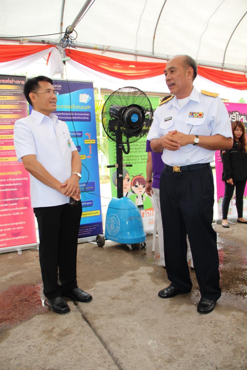 ภาพถ่าย ใช้ปุ่มลูกศร ซ้าย หรือ ขวา เลื่อนภาพถ่าย หรือปุ่มสามเหลี่ยมฉายภาพอัตโนมัติ  ถ้าต้องการบันทึกภาพ ใช้เมาส์คลิกขวาเลือกหัวข้อ  เป็นรูปภาพเป็น.. หรือ save as.. แสดงเต็มจอภาพ กุดปุ่ม F11 