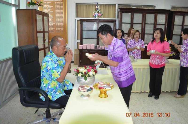 ภาพถ่าย ใช้ปุ่มลูกศร ซ้าย หรือ ขวา เลื่อนภาพถ่าย หรือปุ่มสามเหลี่ยมฉายภาพอัตโนมัติ  ถ้าต้องการบันทึกภาพ ใช้เมาส์คลิกขวาเลือกหัวข้อ  เป็นรูปภาพเป็น.. หรือ save as.. แสดงเต็มจอภาพ กุดปุ่ม F11 