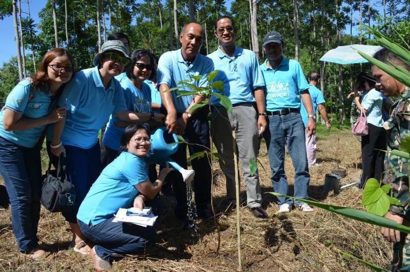 ภาพถ่าย ใช้ปุ่มลูกศร ซ้าย หรือ ขวา เลื่อนภาพถ่าย หรือปุ่มสามเหลี่ยมฉายภาพอัตโนมัติ  ถ้าต้องการบันทึกภาพ ใช้เมาส์คลิกขวาเลือกหัวข้อ  เป็นรูปภาพเป็น.. หรือ save as.. แสดงเต็มจอภาพ กุดปุ่ม F11 