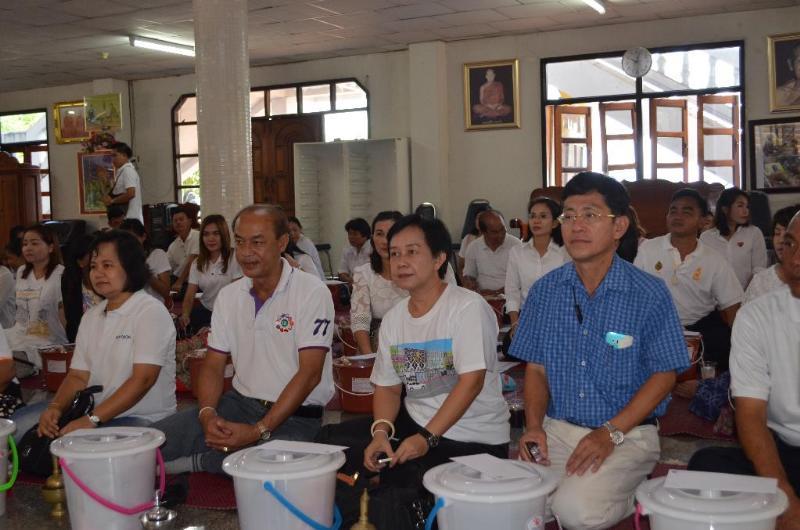 ภาพถ่าย ใช้ปุ่มลูกศร ซ้าย หรือ ขวา เลื่อนภาพถ่าย หรือปุ่มสามเหลี่ยมฉายภาพอัตโนมัติ  ถ้าต้องการบันทึกภาพ ใช้เมาส์คลิกขวาเลือกหัวข้อ  เป็นรูปภาพเป็น.. หรือ save as.. แสดงเต็มจอภาพ กุดปุ่ม F11 