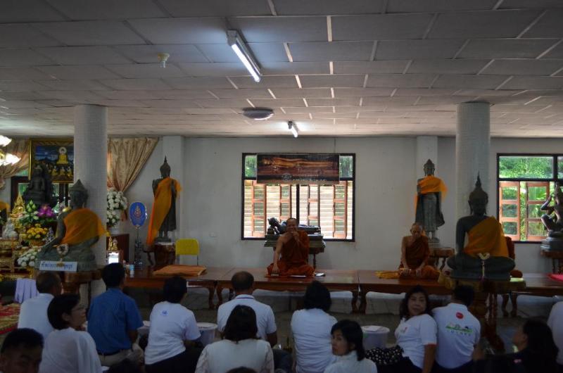 ภาพถ่าย ใช้ปุ่มลูกศร ซ้าย หรือ ขวา เลื่อนภาพถ่าย หรือปุ่มสามเหลี่ยมฉายภาพอัตโนมัติ  ถ้าต้องการบันทึกภาพ ใช้เมาส์คลิกขวาเลือกหัวข้อ  เป็นรูปภาพเป็น.. หรือ save as.. แสดงเต็มจอภาพ กุดปุ่ม F11 