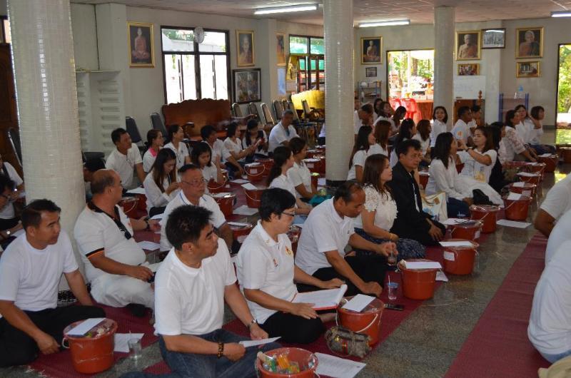 ภาพถ่าย ใช้ปุ่มลูกศร ซ้าย หรือ ขวา เลื่อนภาพถ่าย หรือปุ่มสามเหลี่ยมฉายภาพอัตโนมัติ  ถ้าต้องการบันทึกภาพ ใช้เมาส์คลิกขวาเลือกหัวข้อ  เป็นรูปภาพเป็น.. หรือ save as.. แสดงเต็มจอภาพ กุดปุ่ม F11 