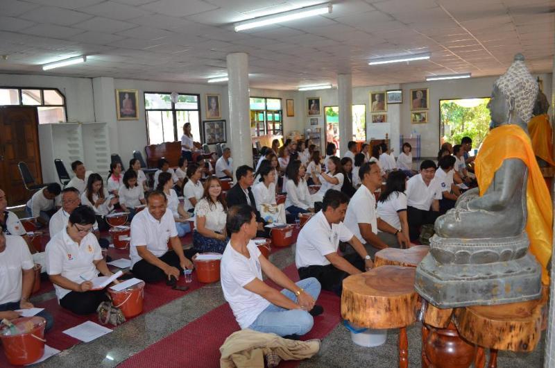 ภาพถ่าย ใช้ปุ่มลูกศร ซ้าย หรือ ขวา เลื่อนภาพถ่าย หรือปุ่มสามเหลี่ยมฉายภาพอัตโนมัติ  ถ้าต้องการบันทึกภาพ ใช้เมาส์คลิกขวาเลือกหัวข้อ  เป็นรูปภาพเป็น.. หรือ save as.. แสดงเต็มจอภาพ กุดปุ่ม F11 