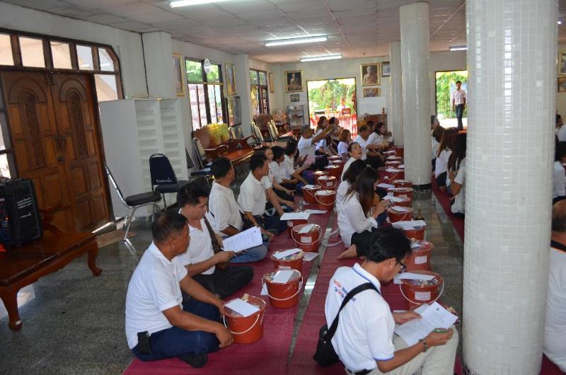 ภาพถ่าย ใช้ปุ่มลูกศร ซ้าย หรือ ขวา เลื่อนภาพถ่าย หรือปุ่มสามเหลี่ยมฉายภาพอัตโนมัติ  ถ้าต้องการบันทึกภาพ ใช้เมาส์คลิกขวาเลือกหัวข้อ  เป็นรูปภาพเป็น.. หรือ save as.. แสดงเต็มจอภาพ กุดปุ่ม F11 