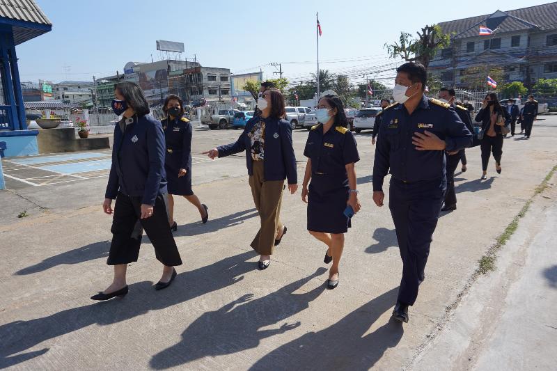 ภาพถ่าย ใช้ปุ่มลูกศร ซ้าย หรือ ขวา เลื่อนภาพถ่าย หรือปุ่มสามเหลี่ยมฉายภาพอัตโนมัติ  ถ้าต้องการบันทึกภาพ ใช้เมาส์คลิกขวาเลือกหัวข้อ  เป็นรูปภาพเป็น.. หรือ save as.. แสดงเต็มจอภาพ กุดปุ่ม F11 