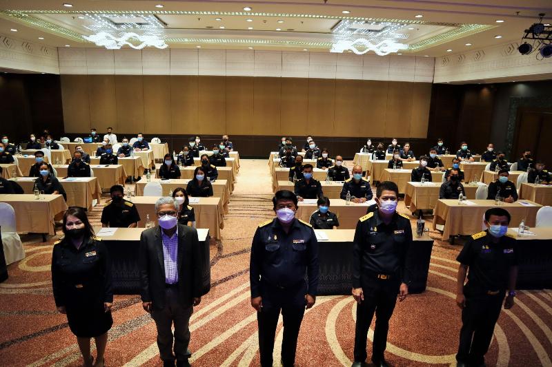 ภาพถ่าย ใช้ปุ่มลูกศร ซ้าย หรือ ขวา เลื่อนภาพถ่าย หรือปุ่มสามเหลี่ยมฉายภาพอัตโนมัติ  ถ้าต้องการบันทึกภาพ ใช้เมาส์คลิกขวาเลือกหัวข้อ  เป็นรูปภาพเป็น.. หรือ save as.. แสดงเต็มจอภาพ กุดปุ่ม F11 