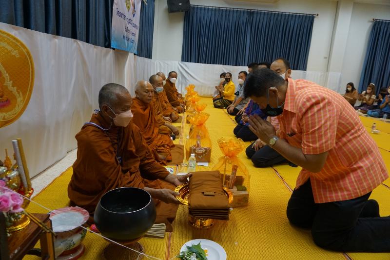 ภาพถ่าย ใช้ปุ่มลูกศร ซ้าย หรือ ขวา เลื่อนภาพถ่าย หรือปุ่มสามเหลี่ยมฉายภาพอัตโนมัติ  ถ้าต้องการบันทึกภาพ ใช้เมาส์คลิกขวาเลือกหัวข้อ  เป็นรูปภาพเป็น.. หรือ save as.. แสดงเต็มจอภาพ กุดปุ่ม F11 