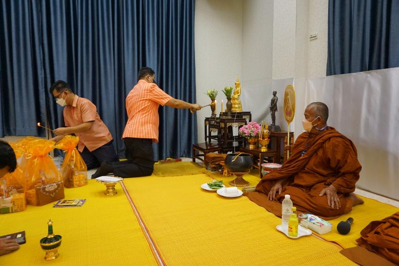 ภาพถ่าย ใช้ปุ่มลูกศร ซ้าย หรือ ขวา เลื่อนภาพถ่าย หรือปุ่มสามเหลี่ยมฉายภาพอัตโนมัติ  ถ้าต้องการบันทึกภาพ ใช้เมาส์คลิกขวาเลือกหัวข้อ  เป็นรูปภาพเป็น.. หรือ save as.. แสดงเต็มจอภาพ กุดปุ่ม F11 