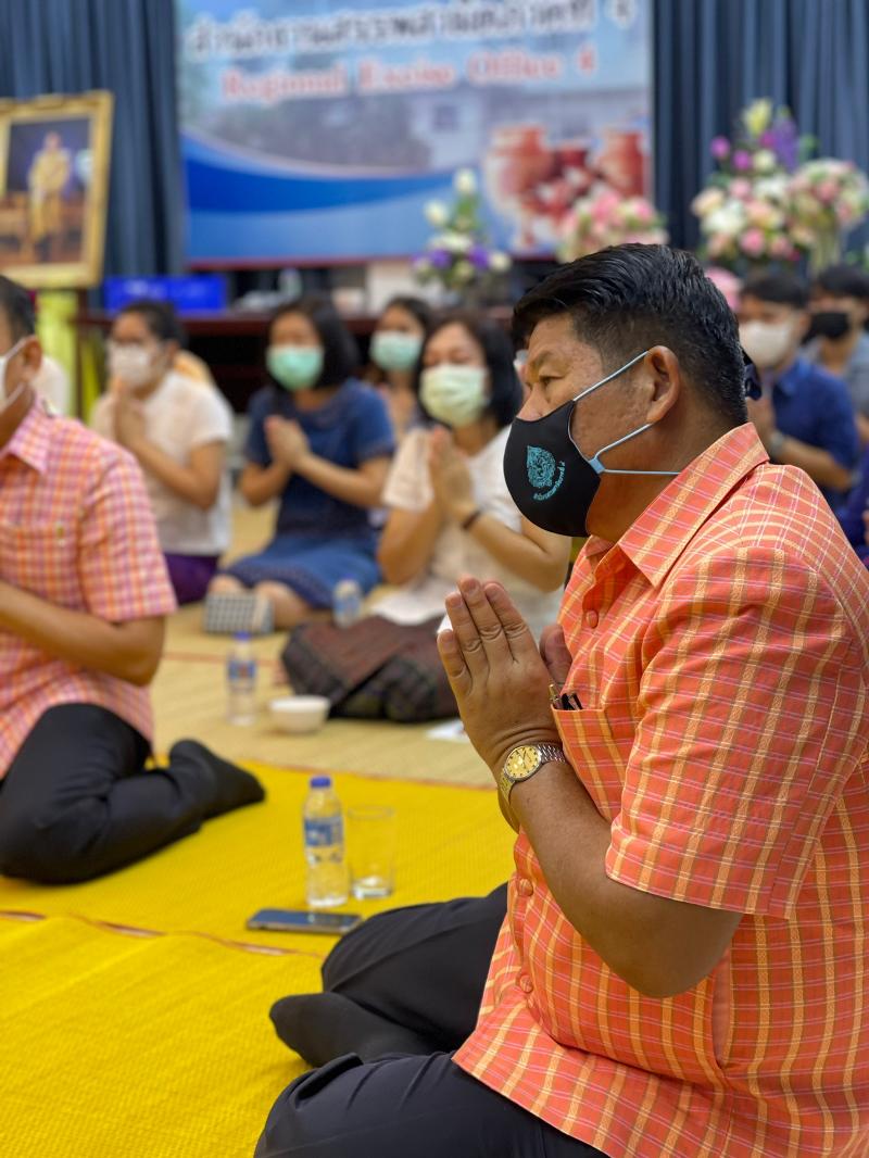 ภาพถ่าย ใช้ปุ่มลูกศร ซ้าย หรือ ขวา เลื่อนภาพถ่าย หรือปุ่มสามเหลี่ยมฉายภาพอัตโนมัติ  ถ้าต้องการบันทึกภาพ ใช้เมาส์คลิกขวาเลือกหัวข้อ  เป็นรูปภาพเป็น.. หรือ save as.. แสดงเต็มจอภาพ กุดปุ่ม F11 