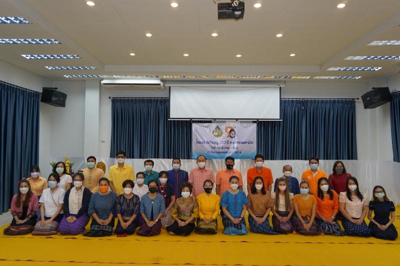 ภาพถ่าย ใช้ปุ่มลูกศร ซ้าย หรือ ขวา เลื่อนภาพถ่าย หรือปุ่มสามเหลี่ยมฉายภาพอัตโนมัติ  ถ้าต้องการบันทึกภาพ ใช้เมาส์คลิกขวาเลือกหัวข้อ  เป็นรูปภาพเป็น.. หรือ save as.. แสดงเต็มจอภาพ กุดปุ่ม F11 