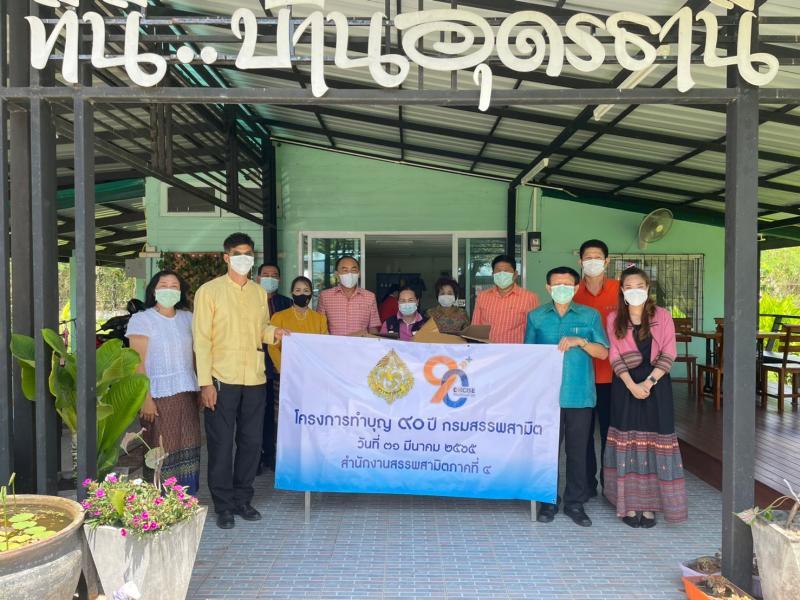 ภาพถ่าย ใช้ปุ่มลูกศร ซ้าย หรือ ขวา เลื่อนภาพถ่าย หรือปุ่มสามเหลี่ยมฉายภาพอัตโนมัติ  ถ้าต้องการบันทึกภาพ ใช้เมาส์คลิกขวาเลือกหัวข้อ  เป็นรูปภาพเป็น.. หรือ save as.. แสดงเต็มจอภาพ กุดปุ่ม F11 