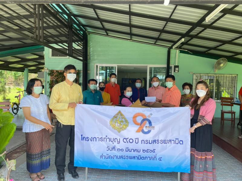 ภาพถ่าย ใช้ปุ่มลูกศร ซ้าย หรือ ขวา เลื่อนภาพถ่าย หรือปุ่มสามเหลี่ยมฉายภาพอัตโนมัติ  ถ้าต้องการบันทึกภาพ ใช้เมาส์คลิกขวาเลือกหัวข้อ  เป็นรูปภาพเป็น.. หรือ save as.. แสดงเต็มจอภาพ กุดปุ่ม F11 