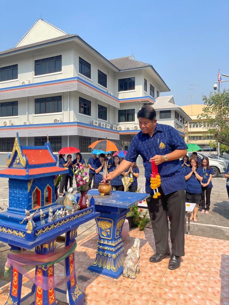 ภาพถ่าย ใช้ปุ่มลูกศร ซ้าย หรือ ขวา เลื่อนภาพถ่าย หรือปุ่มสามเหลี่ยมฉายภาพอัตโนมัติ  ถ้าต้องการบันทึกภาพ ใช้เมาส์คลิกขวาเลือกหัวข้อ  เป็นรูปภาพเป็น.. หรือ save as.. แสดงเต็มจอภาพ กุดปุ่ม F11 