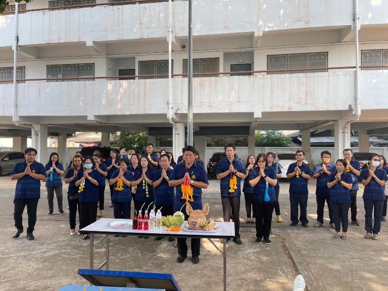 ภาพถ่าย ใช้ปุ่มลูกศร ซ้าย หรือ ขวา เลื่อนภาพถ่าย หรือปุ่มสามเหลี่ยมฉายภาพอัตโนมัติ  ถ้าต้องการบันทึกภาพ ใช้เมาส์คลิกขวาเลือกหัวข้อ  เป็นรูปภาพเป็น.. หรือ save as.. แสดงเต็มจอภาพ กุดปุ่ม F11 