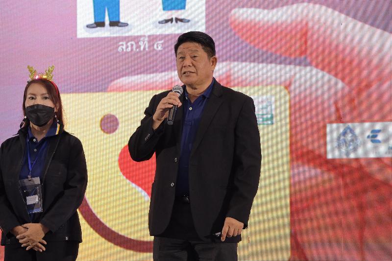 ภาพถ่าย ใช้ปุ่มลูกศร ซ้าย หรือ ขวา เลื่อนภาพถ่าย หรือปุ่มสามเหลี่ยมฉายภาพอัตโนมัติ  ถ้าต้องการบันทึกภาพ ใช้เมาส์คลิกขวาเลือกหัวข้อ  เป็นรูปภาพเป็น.. หรือ save as.. แสดงเต็มจอภาพ กุดปุ่ม F11 