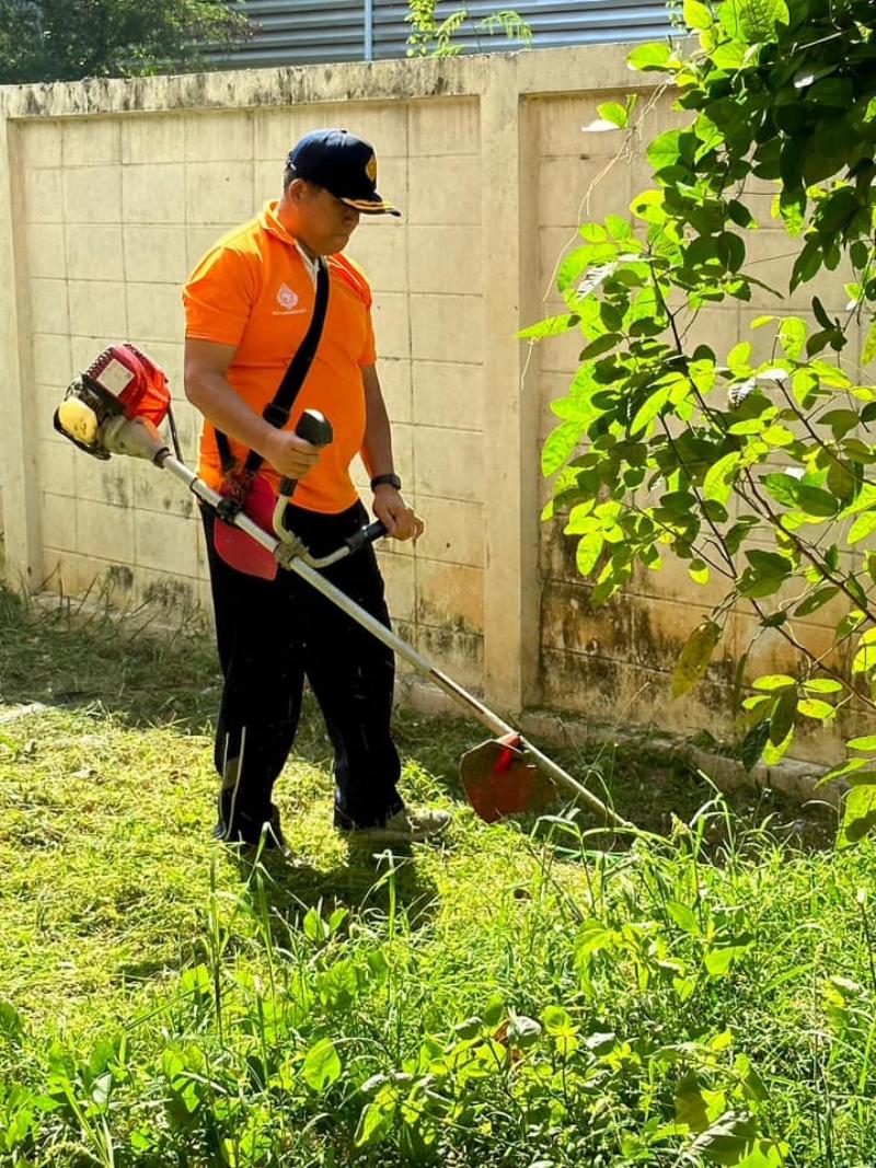 ภาพถ่าย ใช้ปุ่มลูกศร ซ้าย หรือ ขวา เลื่อนภาพถ่าย หรือปุ่มสามเหลี่ยมฉายภาพอัตโนมัติ  ถ้าต้องการบันทึกภาพ ใช้เมาส์คลิกขวาเลือกหัวข้อ  เป็นรูปภาพเป็น.. หรือ save as.. แสดงเต็มจอภาพ กุดปุ่ม F11 