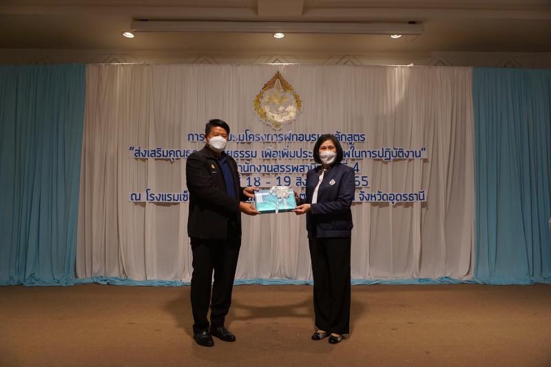 ภาพถ่าย ใช้ปุ่มลูกศร ซ้าย หรือ ขวา เลื่อนภาพถ่าย หรือปุ่มสามเหลี่ยมฉายภาพอัตโนมัติ  ถ้าต้องการบันทึกภาพ ใช้เมาส์คลิกขวาเลือกหัวข้อ  เป็นรูปภาพเป็น.. หรือ save as.. แสดงเต็มจอภาพ กุดปุ่ม F11 