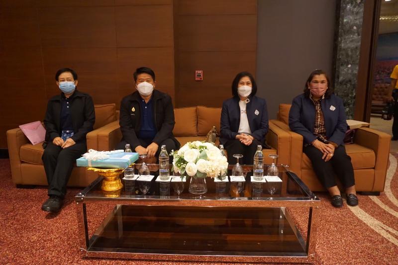 ภาพถ่าย ใช้ปุ่มลูกศร ซ้าย หรือ ขวา เลื่อนภาพถ่าย หรือปุ่มสามเหลี่ยมฉายภาพอัตโนมัติ  ถ้าต้องการบันทึกภาพ ใช้เมาส์คลิกขวาเลือกหัวข้อ  เป็นรูปภาพเป็น.. หรือ save as.. แสดงเต็มจอภาพ กุดปุ่ม F11 