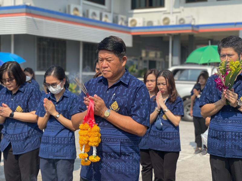 ภาพถ่าย ใช้ปุ่มลูกศร ซ้าย หรือ ขวา เลื่อนภาพถ่าย หรือปุ่มสามเหลี่ยมฉายภาพอัตโนมัติ  ถ้าต้องการบันทึกภาพ ใช้เมาส์คลิกขวาเลือกหัวข้อ  เป็นรูปภาพเป็น.. หรือ save as.. แสดงเต็มจอภาพ กุดปุ่ม F11 