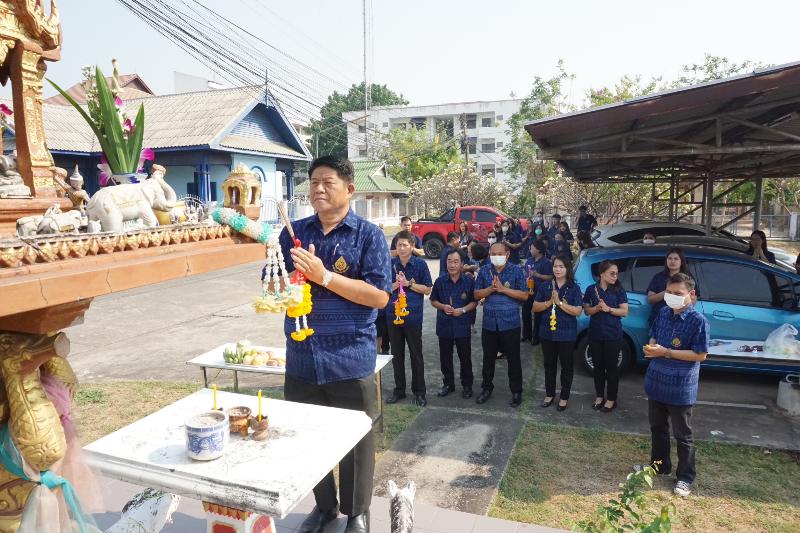 ภาพถ่าย ใช้ปุ่มลูกศร ซ้าย หรือ ขวา เลื่อนภาพถ่าย หรือปุ่มสามเหลี่ยมฉายภาพอัตโนมัติ  ถ้าต้องการบันทึกภาพ ใช้เมาส์คลิกขวาเลือกหัวข้อ  เป็นรูปภาพเป็น.. หรือ save as.. แสดงเต็มจอภาพ กุดปุ่ม F11 