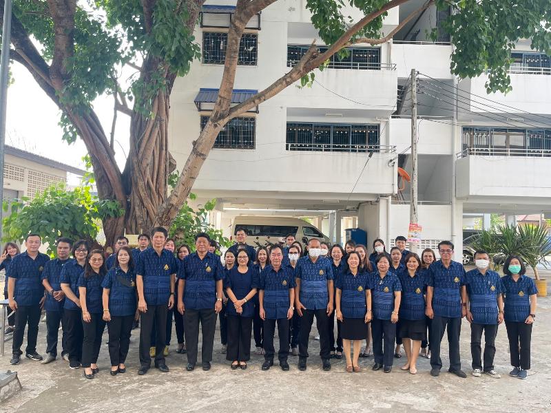 ภาพถ่าย ใช้ปุ่มลูกศร ซ้าย หรือ ขวา เลื่อนภาพถ่าย หรือปุ่มสามเหลี่ยมฉายภาพอัตโนมัติ  ถ้าต้องการบันทึกภาพ ใช้เมาส์คลิกขวาเลือกหัวข้อ  เป็นรูปภาพเป็น.. หรือ save as.. แสดงเต็มจอภาพ กุดปุ่ม F11 