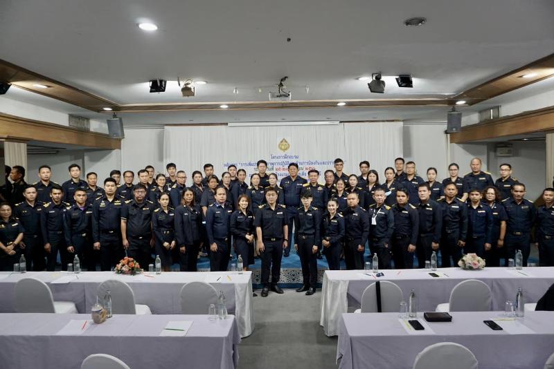 ภาพถ่าย ใช้ปุ่มลูกศร ซ้าย หรือ ขวา เลื่อนภาพถ่าย หรือปุ่มสามเหลี่ยมฉายภาพอัตโนมัติ  ถ้าต้องการบันทึกภาพ ใช้เมาส์คลิกขวาเลือกหัวข้อ  เป็นรูปภาพเป็น.. หรือ save as.. แสดงเต็มจอภาพ กุดปุ่ม F11 