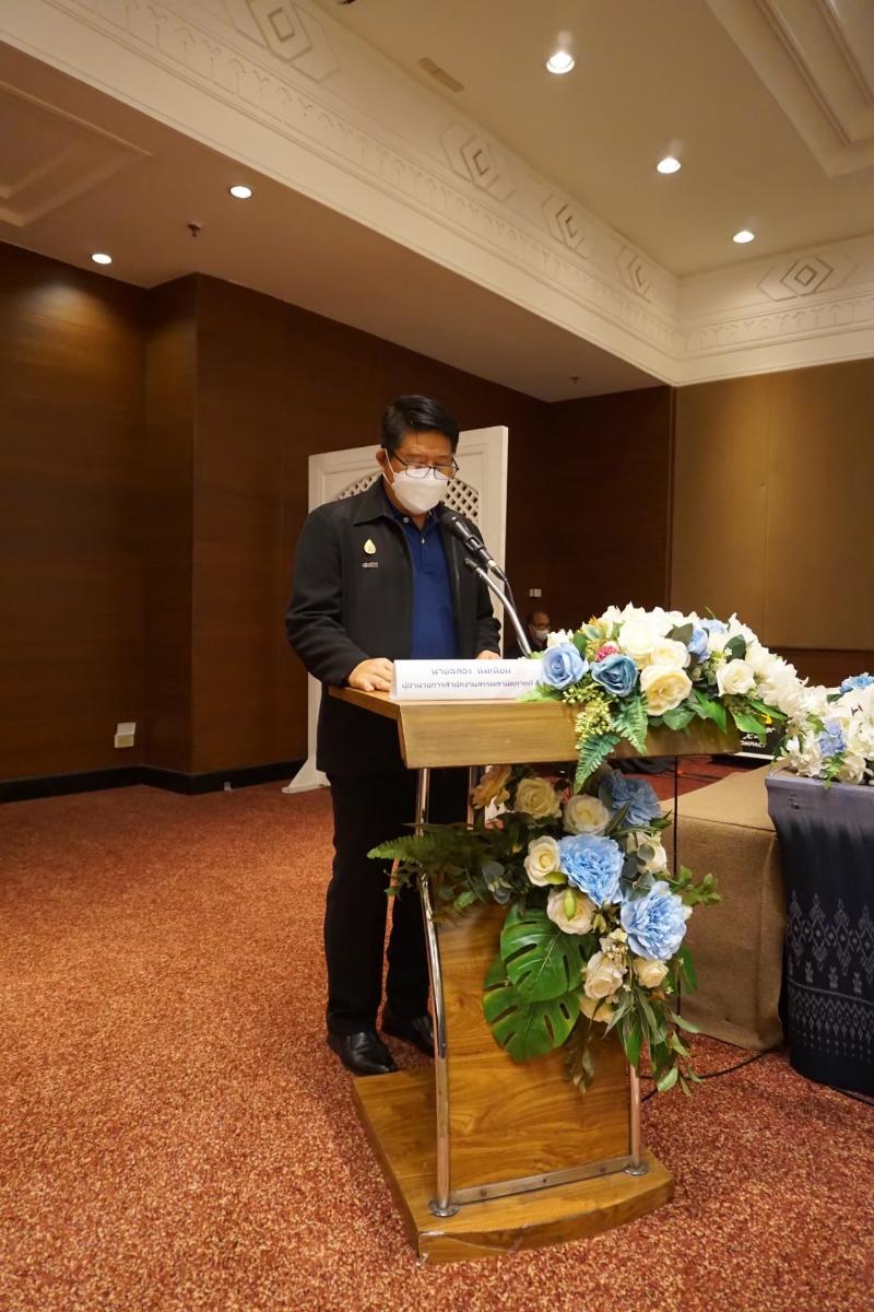 ภาพถ่าย ใช้ปุ่มลูกศร ซ้าย หรือ ขวา เลื่อนภาพถ่าย หรือปุ่มสามเหลี่ยมฉายภาพอัตโนมัติ  ถ้าต้องการบันทึกภาพ ใช้เมาส์คลิกขวาเลือกหัวข้อ  เป็นรูปภาพเป็น.. หรือ save as.. แสดงเต็มจอภาพ กุดปุ่ม F11 