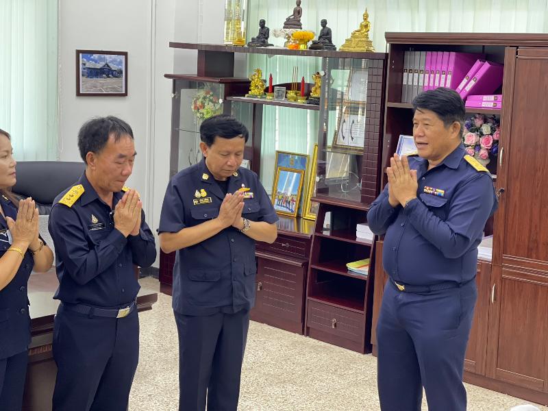 ภาพถ่าย ใช้ปุ่มลูกศร ซ้าย หรือ ขวา เลื่อนภาพถ่าย หรือปุ่มสามเหลี่ยมฉายภาพอัตโนมัติ  ถ้าต้องการบันทึกภาพ ใช้เมาส์คลิกขวาเลือกหัวข้อ  เป็นรูปภาพเป็น.. หรือ save as.. แสดงเต็มจอภาพ กุดปุ่ม F11 