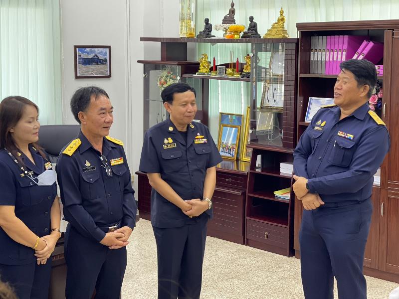 ภาพถ่าย ใช้ปุ่มลูกศร ซ้าย หรือ ขวา เลื่อนภาพถ่าย หรือปุ่มสามเหลี่ยมฉายภาพอัตโนมัติ  ถ้าต้องการบันทึกภาพ ใช้เมาส์คลิกขวาเลือกหัวข้อ  เป็นรูปภาพเป็น.. หรือ save as.. แสดงเต็มจอภาพ กุดปุ่ม F11 