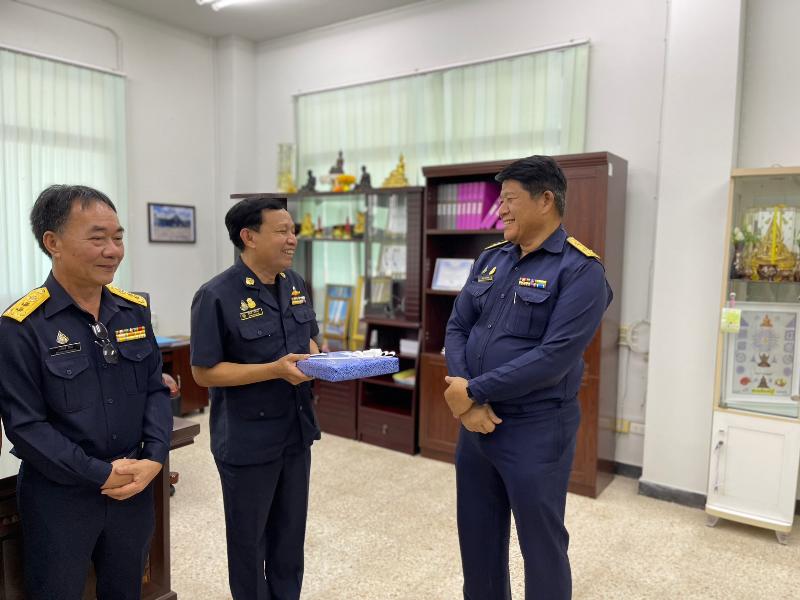 ภาพถ่าย ใช้ปุ่มลูกศร ซ้าย หรือ ขวา เลื่อนภาพถ่าย หรือปุ่มสามเหลี่ยมฉายภาพอัตโนมัติ  ถ้าต้องการบันทึกภาพ ใช้เมาส์คลิกขวาเลือกหัวข้อ  เป็นรูปภาพเป็น.. หรือ save as.. แสดงเต็มจอภาพ กุดปุ่ม F11 