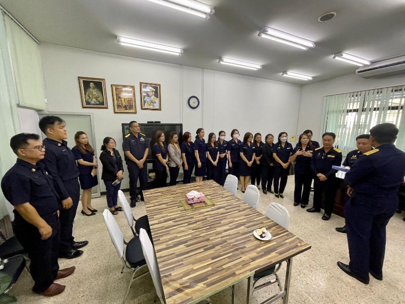 ภาพถ่าย ใช้ปุ่มลูกศร ซ้าย หรือ ขวา เลื่อนภาพถ่าย หรือปุ่มสามเหลี่ยมฉายภาพอัตโนมัติ  ถ้าต้องการบันทึกภาพ ใช้เมาส์คลิกขวาเลือกหัวข้อ  เป็นรูปภาพเป็น.. หรือ save as.. แสดงเต็มจอภาพ กุดปุ่ม F11 