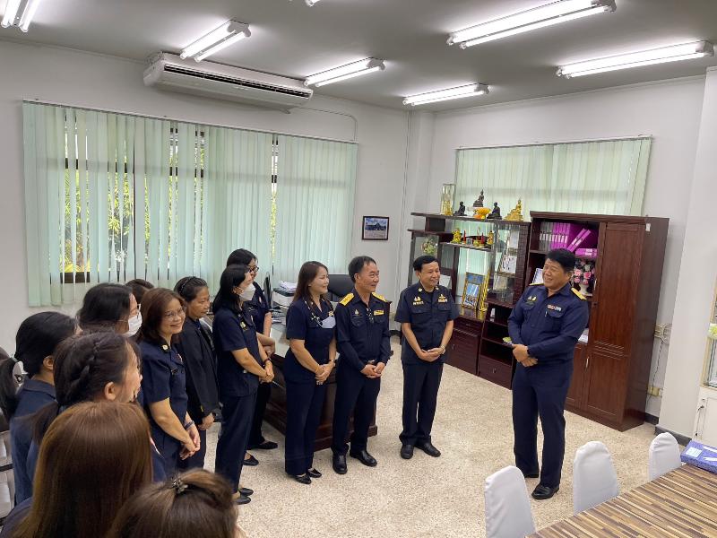 ภาพถ่าย ใช้ปุ่มลูกศร ซ้าย หรือ ขวา เลื่อนภาพถ่าย หรือปุ่มสามเหลี่ยมฉายภาพอัตโนมัติ  ถ้าต้องการบันทึกภาพ ใช้เมาส์คลิกขวาเลือกหัวข้อ  เป็นรูปภาพเป็น.. หรือ save as.. แสดงเต็มจอภาพ กุดปุ่ม F11 