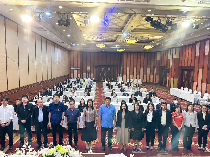 ภาพถ่าย ใช้ปุ่มลูกศร ซ้าย หรือ ขวา เลื่อนภาพถ่าย หรือปุ่มสามเหลี่ยมฉายภาพอัตโนมัติ  ถ้าต้องการบันทึกภาพ ใช้เมาส์คลิกขวาเลือกหัวข้อ  เป็นรูปภาพเป็น.. หรือ save as.. แสดงเต็มจอภาพ กุดปุ่ม F11 