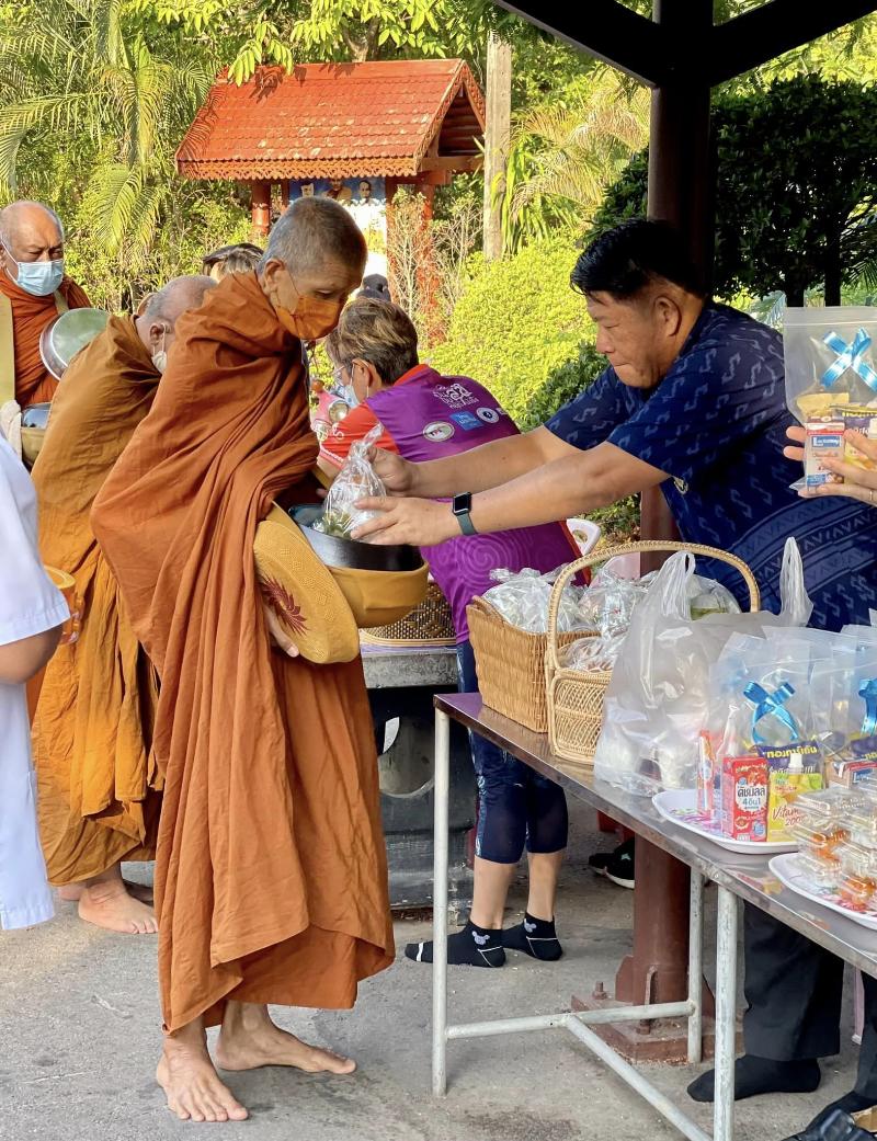 ภาพถ่าย ใช้ปุ่มลูกศร ซ้าย หรือ ขวา เลื่อนภาพถ่าย หรือปุ่มสามเหลี่ยมฉายภาพอัตโนมัติ  ถ้าต้องการบันทึกภาพ ใช้เมาส์คลิกขวาเลือกหัวข้อ  เป็นรูปภาพเป็น.. หรือ save as.. แสดงเต็มจอภาพ กุดปุ่ม F11 