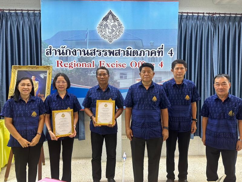 ภาพถ่าย ใช้ปุ่มลูกศร ซ้าย หรือ ขวา เลื่อนภาพถ่าย หรือปุ่มสามเหลี่ยมฉายภาพอัตโนมัติ  ถ้าต้องการบันทึกภาพ ใช้เมาส์คลิกขวาเลือกหัวข้อ  เป็นรูปภาพเป็น.. หรือ save as.. แสดงเต็มจอภาพ กุดปุ่ม F11 