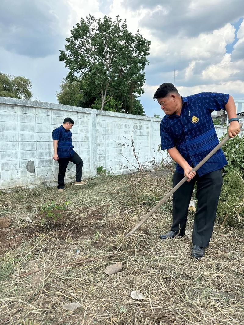 ภาพถ่าย ใช้ปุ่มลูกศร ซ้าย หรือ ขวา เลื่อนภาพถ่าย หรือปุ่มสามเหลี่ยมฉายภาพอัตโนมัติ  ถ้าต้องการบันทึกภาพ ใช้เมาส์คลิกขวาเลือกหัวข้อ  เป็นรูปภาพเป็น.. หรือ save as.. แสดงเต็มจอภาพ กุดปุ่ม F11 