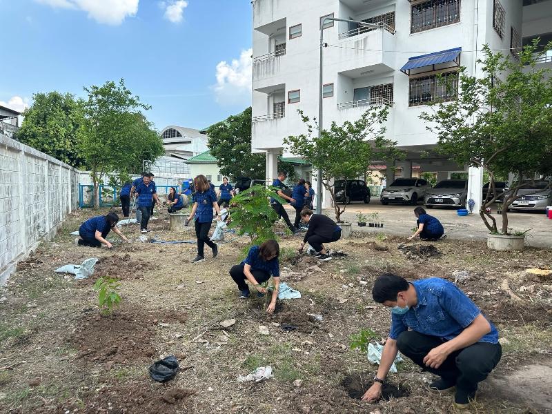 ภาพถ่าย ใช้ปุ่มลูกศร ซ้าย หรือ ขวา เลื่อนภาพถ่าย หรือปุ่มสามเหลี่ยมฉายภาพอัตโนมัติ  ถ้าต้องการบันทึกภาพ ใช้เมาส์คลิกขวาเลือกหัวข้อ  เป็นรูปภาพเป็น.. หรือ save as.. แสดงเต็มจอภาพ กุดปุ่ม F11 