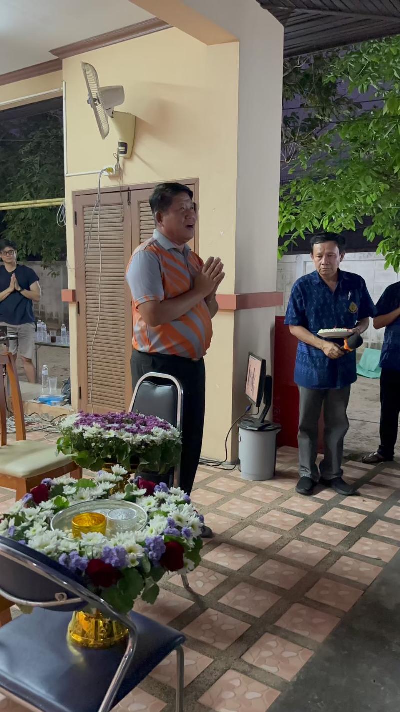 ภาพถ่าย ใช้ปุ่มลูกศร ซ้าย หรือ ขวา เลื่อนภาพถ่าย หรือปุ่มสามเหลี่ยมฉายภาพอัตโนมัติ  ถ้าต้องการบันทึกภาพ ใช้เมาส์คลิกขวาเลือกหัวข้อ  เป็นรูปภาพเป็น.. หรือ save as.. แสดงเต็มจอภาพ กุดปุ่ม F11 