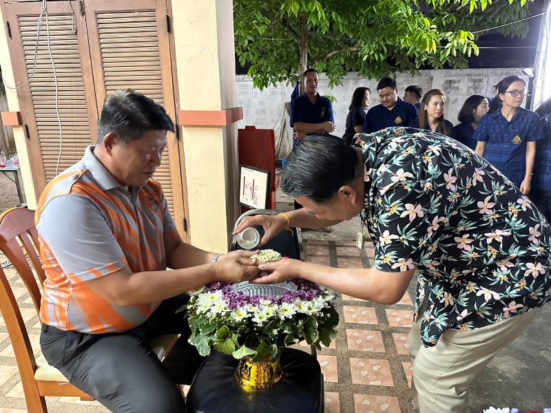 ภาพถ่าย ใช้ปุ่มลูกศร ซ้าย หรือ ขวา เลื่อนภาพถ่าย หรือปุ่มสามเหลี่ยมฉายภาพอัตโนมัติ  ถ้าต้องการบันทึกภาพ ใช้เมาส์คลิกขวาเลือกหัวข้อ  เป็นรูปภาพเป็น.. หรือ save as.. แสดงเต็มจอภาพ กุดปุ่ม F11 