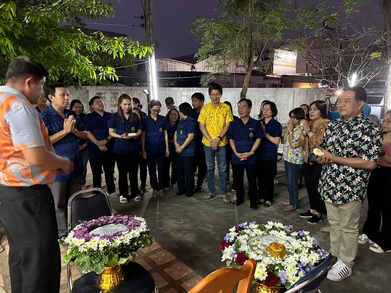 ภาพถ่าย ใช้ปุ่มลูกศร ซ้าย หรือ ขวา เลื่อนภาพถ่าย หรือปุ่มสามเหลี่ยมฉายภาพอัตโนมัติ  ถ้าต้องการบันทึกภาพ ใช้เมาส์คลิกขวาเลือกหัวข้อ  เป็นรูปภาพเป็น.. หรือ save as.. แสดงเต็มจอภาพ กุดปุ่ม F11 