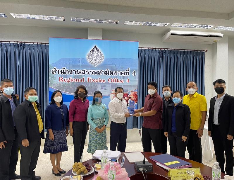 ภาพถ่าย ใช้ปุ่มลูกศร ซ้าย หรือ ขวา เลื่อนภาพถ่าย หรือปุ่มสามเหลี่ยมฉายภาพอัตโนมัติ  ถ้าต้องการบันทึกภาพ ใช้เมาส์คลิกขวาเลือกหัวข้อ  เป็นรูปภาพเป็น.. หรือ save as.. แสดงเต็มจอภาพ กุดปุ่ม F11 