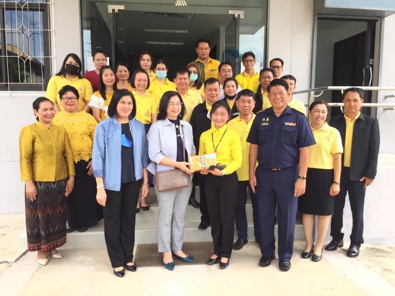 ภาพถ่าย ใช้ปุ่มลูกศร ซ้าย หรือ ขวา เลื่อนภาพถ่าย หรือปุ่มสามเหลี่ยมฉายภาพอัตโนมัติ  ถ้าต้องการบันทึกภาพ ใช้เมาส์คลิกขวาเลือกหัวข้อ  เป็นรูปภาพเป็น.. หรือ save as.. แสดงเต็มจอภาพ กุดปุ่ม F11 