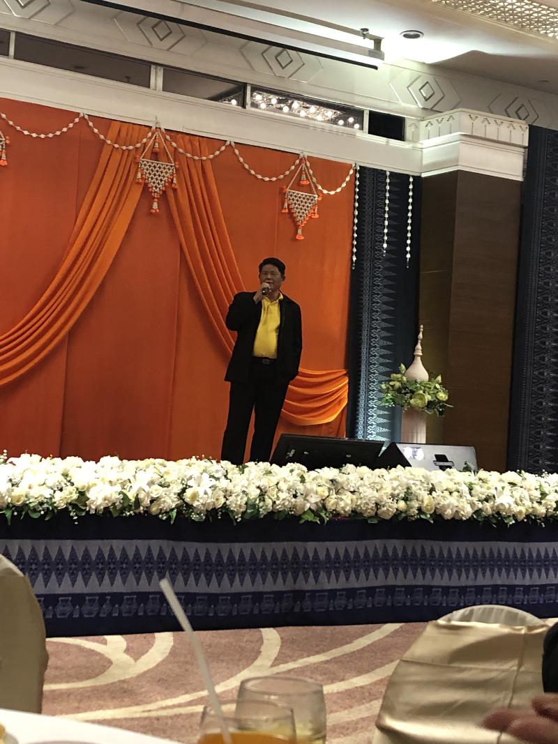 ภาพถ่าย ใช้ปุ่มลูกศร ซ้าย หรือ ขวา เลื่อนภาพถ่าย หรือปุ่มสามเหลี่ยมฉายภาพอัตโนมัติ  ถ้าต้องการบันทึกภาพ ใช้เมาส์คลิกขวาเลือกหัวข้อ  เป็นรูปภาพเป็น.. หรือ save as.. แสดงเต็มจอภาพ กุดปุ่ม F11 