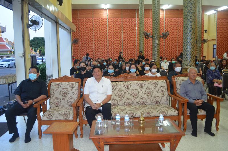 ภาพถ่าย ใช้ปุ่มลูกศร ซ้าย หรือ ขวา เลื่อนภาพถ่าย หรือปุ่มสามเหลี่ยมฉายภาพอัตโนมัติ  ถ้าต้องการบันทึกภาพ ใช้เมาส์คลิกขวาเลือกหัวข้อ  เป็นรูปภาพเป็น.. หรือ save as.. แสดงเต็มจอภาพ กุดปุ่ม F11 