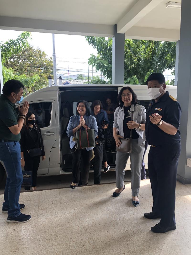 ภาพถ่าย ใช้ปุ่มลูกศร ซ้าย หรือ ขวา เลื่อนภาพถ่าย หรือปุ่มสามเหลี่ยมฉายภาพอัตโนมัติ  ถ้าต้องการบันทึกภาพ ใช้เมาส์คลิกขวาเลือกหัวข้อ  เป็นรูปภาพเป็น.. หรือ save as.. แสดงเต็มจอภาพ กุดปุ่ม F11 