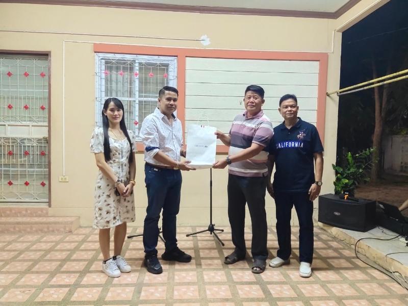 ภาพถ่าย ใช้ปุ่มลูกศร ซ้าย หรือ ขวา เลื่อนภาพถ่าย หรือปุ่มสามเหลี่ยมฉายภาพอัตโนมัติ  ถ้าต้องการบันทึกภาพ ใช้เมาส์คลิกขวาเลือกหัวข้อ  เป็นรูปภาพเป็น.. หรือ save as.. แสดงเต็มจอภาพ กุดปุ่ม F11 