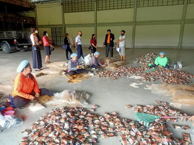 ภาพถ่าย ใช้ปุ่มลูกศร ซ้าย หรือ ขวา เลื่อนภาพถ่าย หรือปุ่มสามเหลี่ยมฉายภาพอัตโนมัติ  ถ้าต้องการบันทึกภาพ ใช้เมาส์คลิกขวาเลือกหัวข้อ  เป็นรูปภาพเป็น.. หรือ save as.. แสดงเต็มจอภาพ กุดปุ่ม F11 