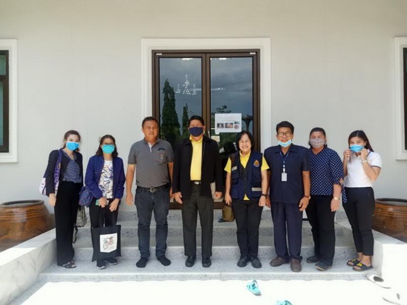 ภาพถ่าย ใช้ปุ่มลูกศร ซ้าย หรือ ขวา เลื่อนภาพถ่าย หรือปุ่มสามเหลี่ยมฉายภาพอัตโนมัติ  ถ้าต้องการบันทึกภาพ ใช้เมาส์คลิกขวาเลือกหัวข้อ  เป็นรูปภาพเป็น.. หรือ save as.. แสดงเต็มจอภาพ กุดปุ่ม F11 