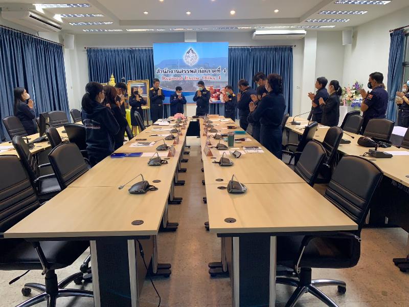 ภาพถ่าย ใช้ปุ่มลูกศร ซ้าย หรือ ขวา เลื่อนภาพถ่าย หรือปุ่มสามเหลี่ยมฉายภาพอัตโนมัติ  ถ้าต้องการบันทึกภาพ ใช้เมาส์คลิกขวาเลือกหัวข้อ  เป็นรูปภาพเป็น.. หรือ save as.. แสดงเต็มจอภาพ กุดปุ่ม F11 